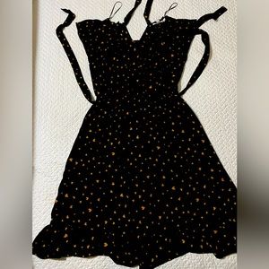 Lauren Conrad black with hearts, pleated scoopneck belted dress, L knee length